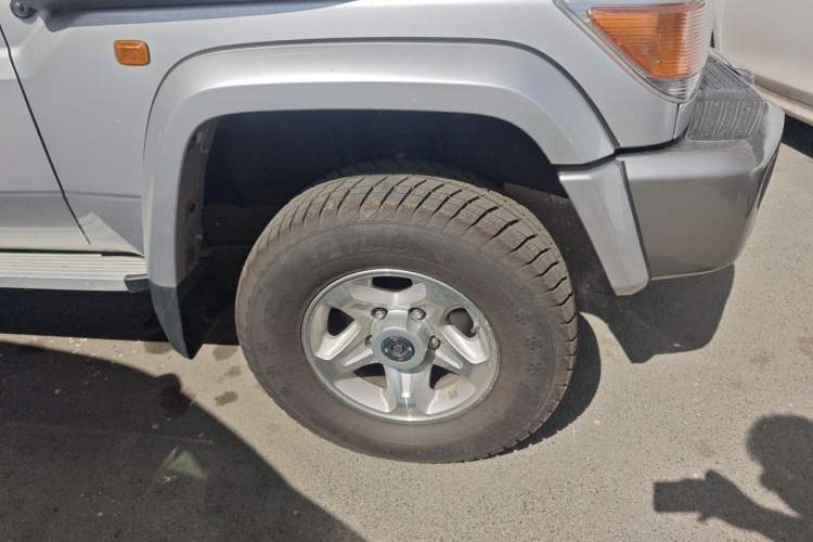 Used Toyota Land Cruiser  Right Front Wheel Hub