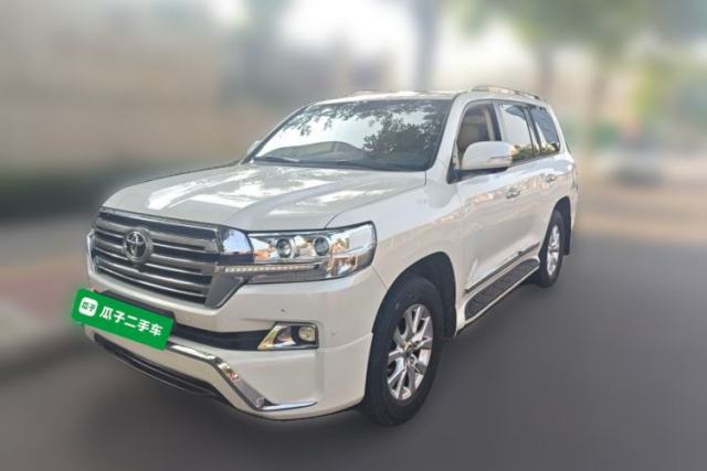 Used Toyota Land Cruiser 4.0-liter eight-airbag rear-seat belts with a sunroof