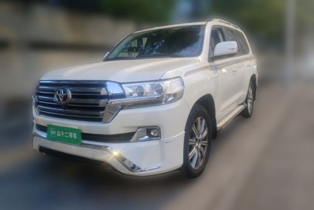 Used Toyota Land Cruiser 4.6-liter, 7-seater, automatic (parallel import)