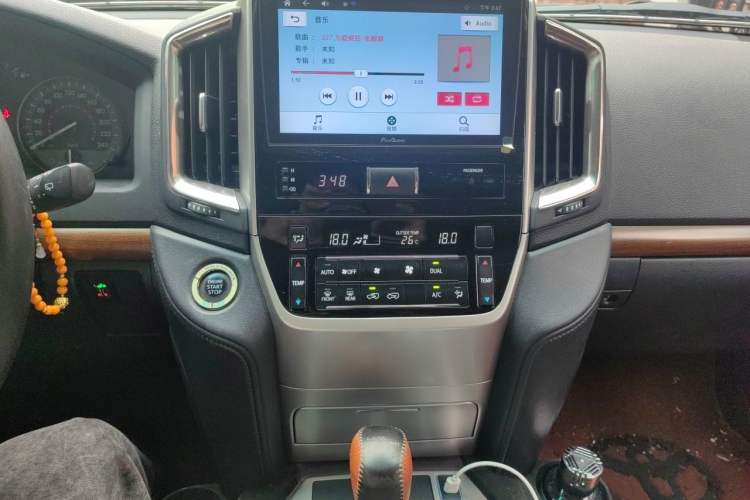 Used Toyota Land Cruiser 2017 4000 Refrigerator Basic Version with No Electric Base Audio And AC Panel