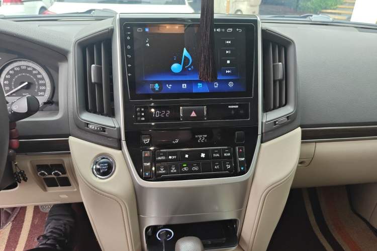 Used Toyota Land Cruiser 2017 4.0 GX-R Dual Fuel Dual Differential – Middle East Audio And AC Panel
