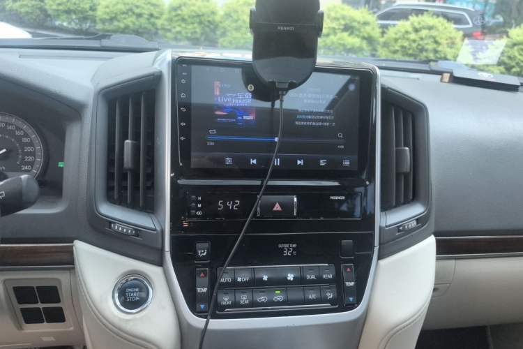 Used Toyota Land Cruiser 2017 4.0L GX-R Sunroof – Middle East Audio And AC Panel