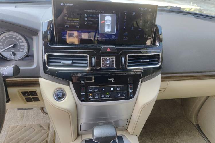 Used Toyota Land Cruiser 2017 4.0L GX-R Sunroof – Middle East Audio And AC Panel