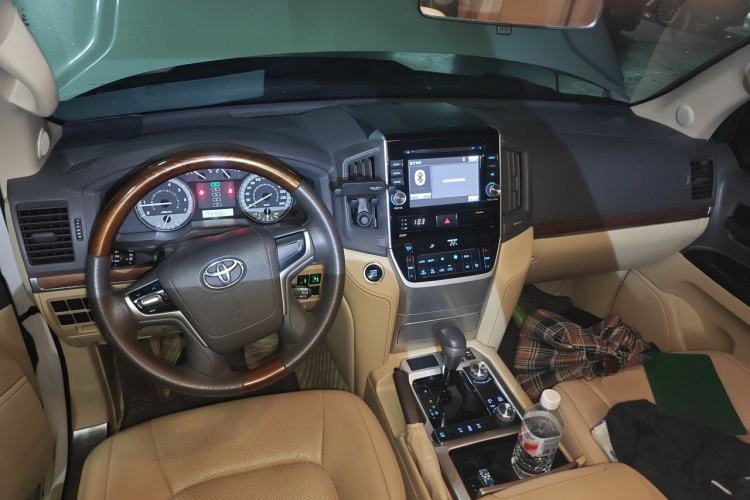 Used Toyota Land Cruiser  Center Console