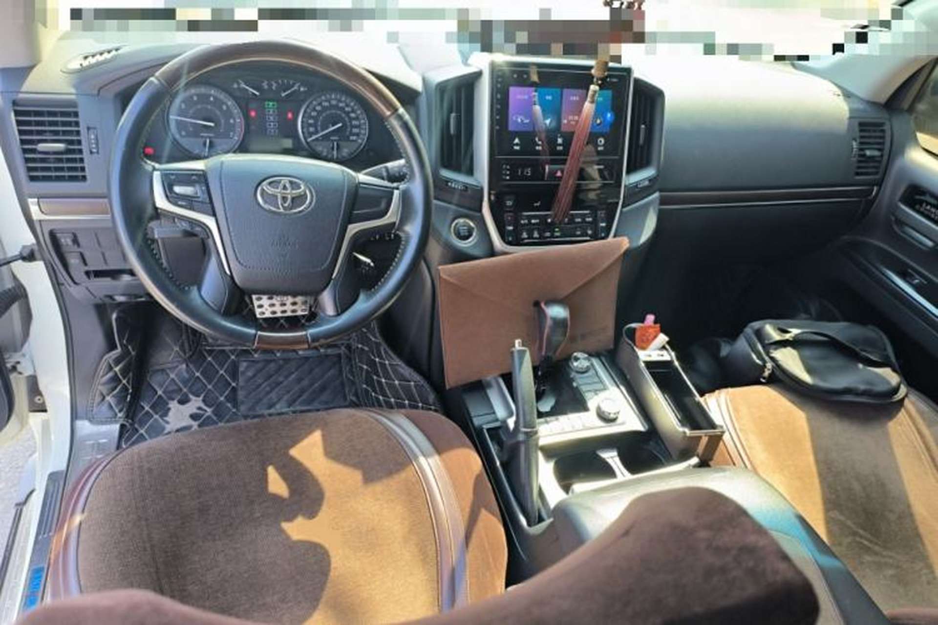 Used Toyota Land Cruiser  Center Console