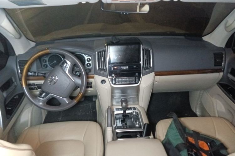 Used Toyota Land Cruiser  Center Console