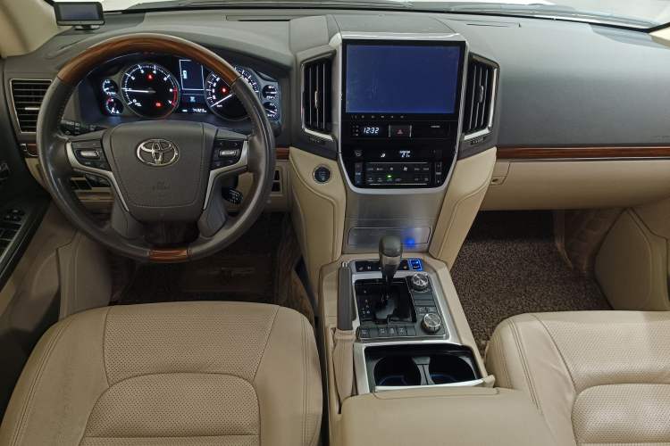 Used Toyota Land Cruiser 2017 4.0 GX-R Aluminum Wheels No Sunroof High-End Version—Middle East Market Center Console