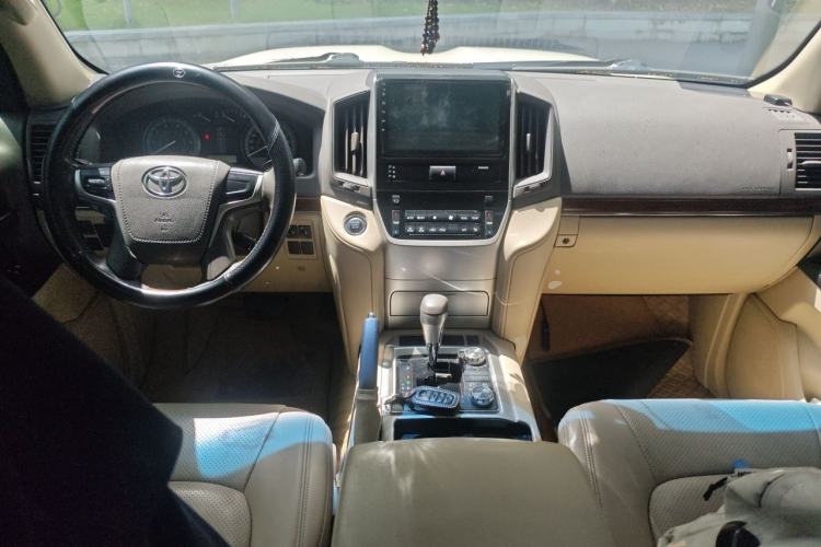 Used Toyota Land Cruiser  Center Console