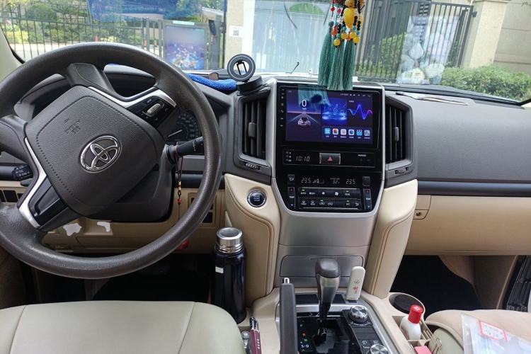 Used Toyota Land Cruiser  Center Console