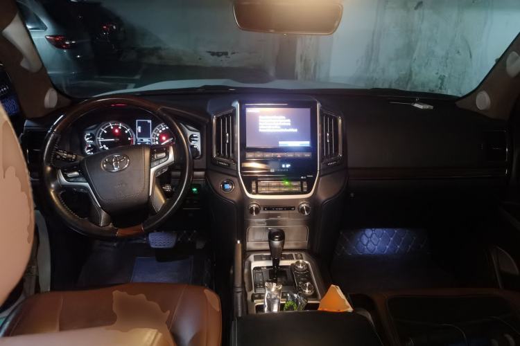 Used Toyota Land Cruiser  Center Console
