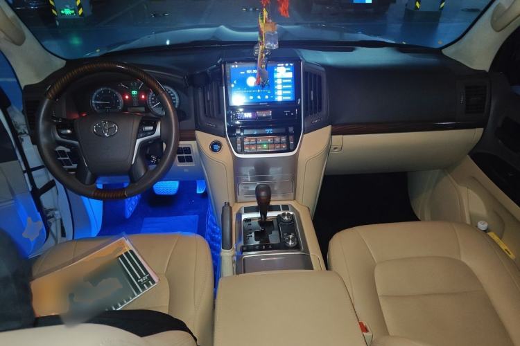 Used Toyota Land Cruiser 2017 4.0L 5-Seater Automatic Transmission Middle East Version Center Console