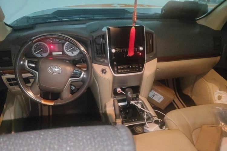 Used Toyota Land Cruiser  Center Console