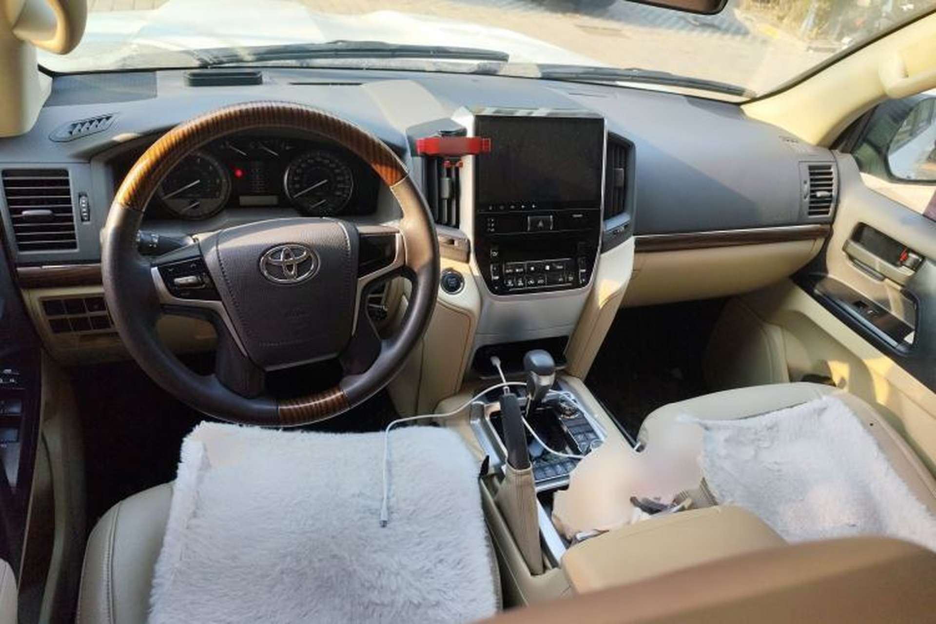 Used Toyota Land Cruiser  Center Console