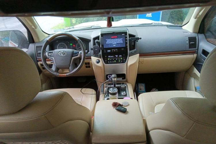 Used Toyota Land Cruiser  Center Console