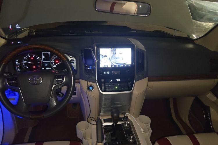 Used Toyota Land Cruiser  Center Console