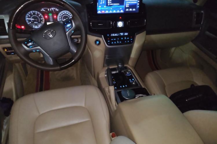 Used Toyota Land Cruiser 2017 4.0L Automatic Parallel Import Center Console