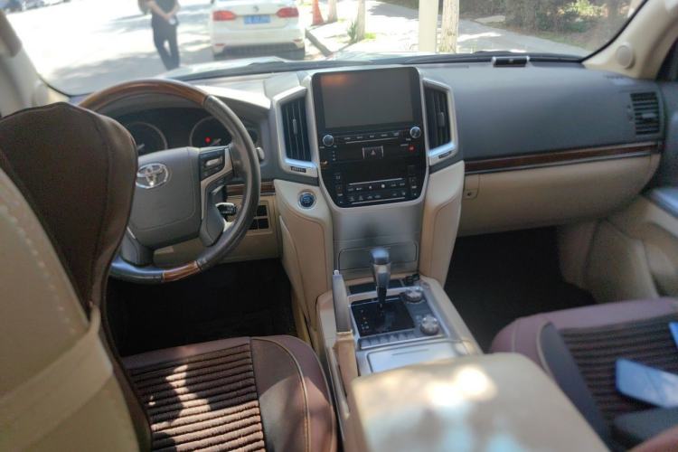 Used Toyota Land Cruiser  Center Console