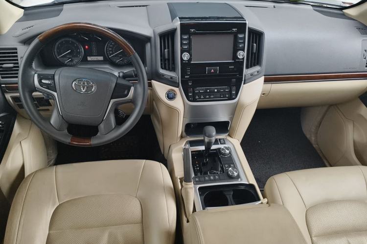 Used Toyota Land Cruiser  Center Console