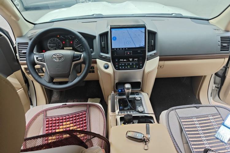 Used Toyota Land Cruiser 2017 4.0L GX 5-Seater U.S. Specification Center Console