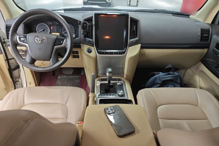 Used Toyota Land Cruiser 2017 4.0L Automatic Parallel Import Center Console
