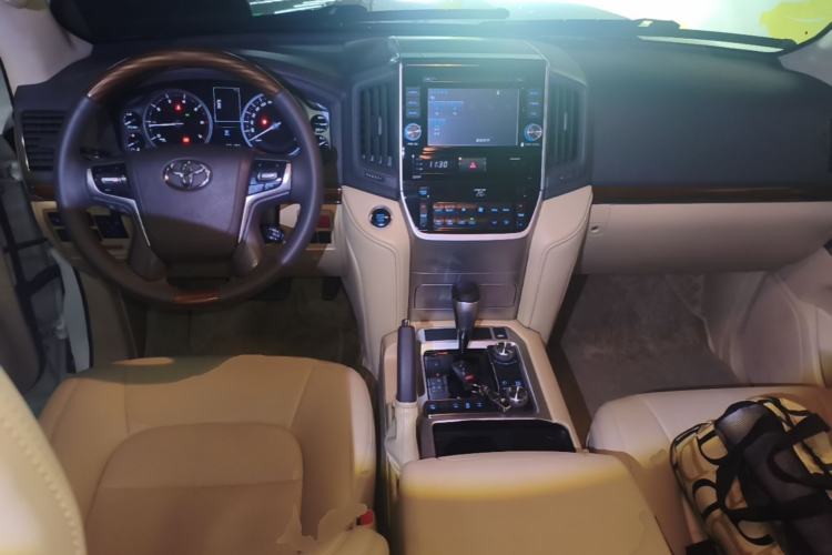 Used Toyota Land Cruiser  Center Console