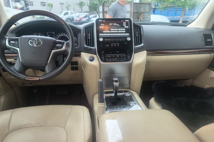 Used Toyota Land Cruiser  Center Console