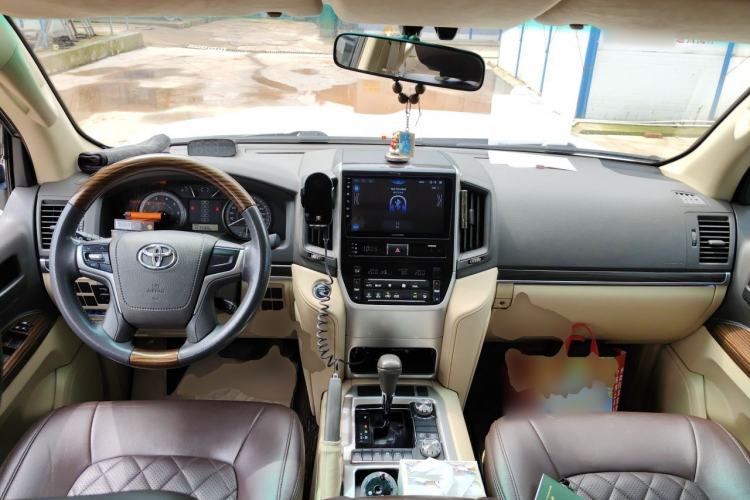 Used Toyota Land Cruiser 2017 4.0L GX 5-Seater U.S. Specification Center Console