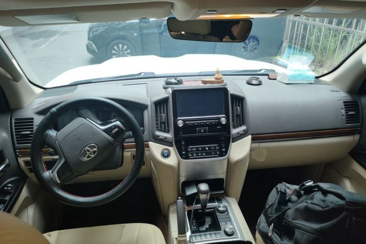 Used Toyota Land Cruiser  Center Console