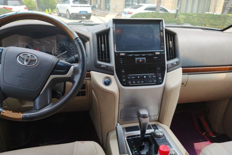 Used Toyota Land Cruiser  Center Console