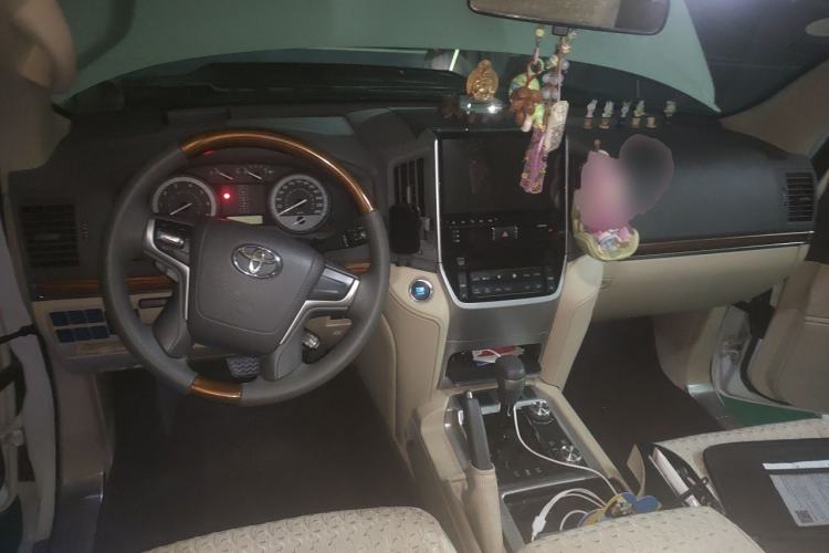 Used Toyota Land Cruiser  Center Console