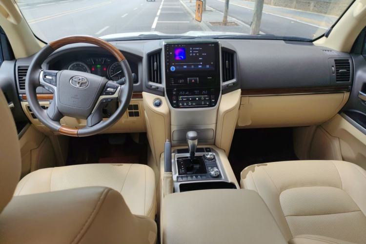 Used Toyota Land Cruiser  Center Console