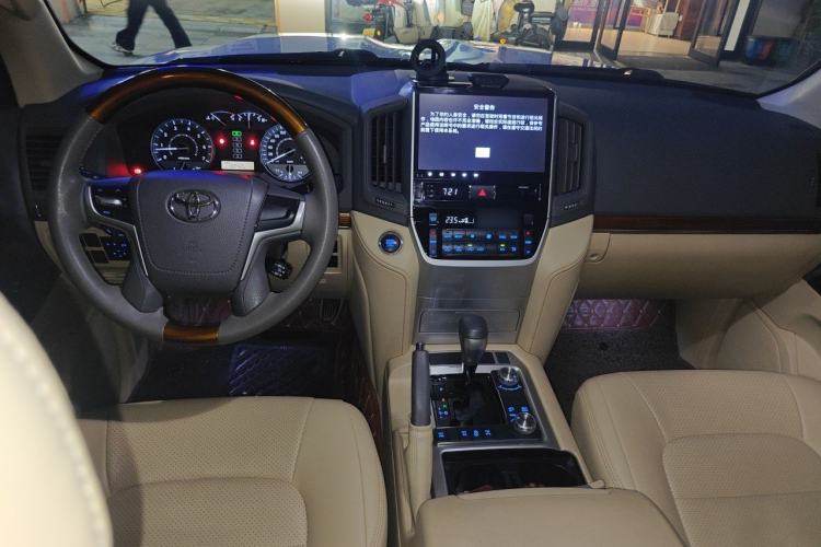 Used Toyota Land Cruiser 2017 4.0L GX-R Sunroof – Middle East Center Console