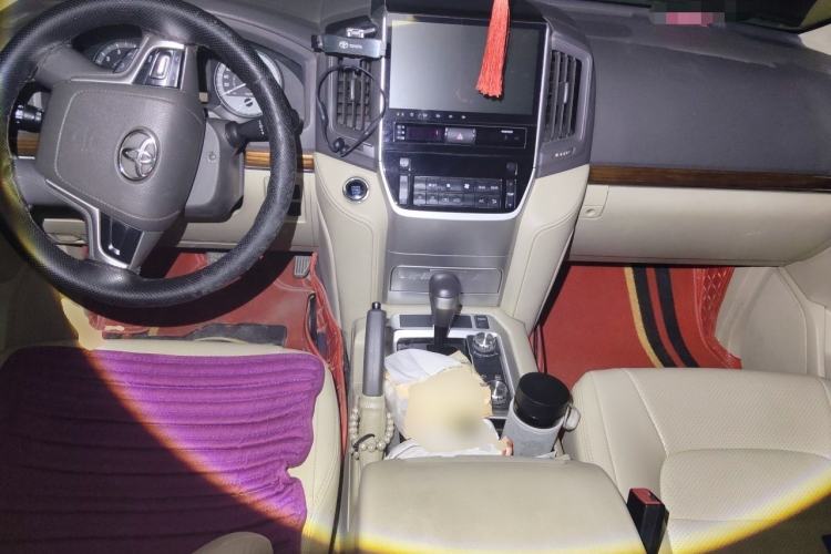 Used Toyota Land Cruiser  Center Console