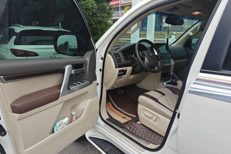 Used Toyota Land Cruiser 2017 4.0 GX-R Dual Fuel Dual Differential – Middle East Driver Seat