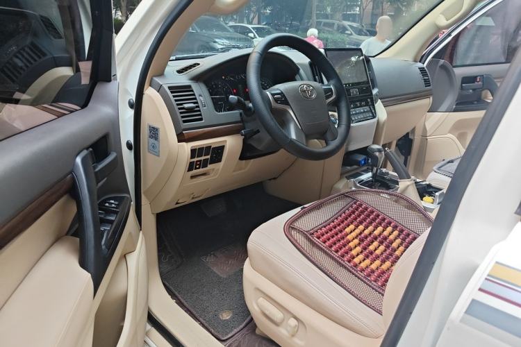 Used Toyota Land Cruiser 2017 4.0L GX 5-Seater U.S. Specification Driver Seat