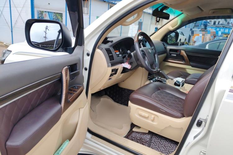 Used Toyota Land Cruiser 2017 4.0L GX 5-Seater U.S. Specification Driver Seat