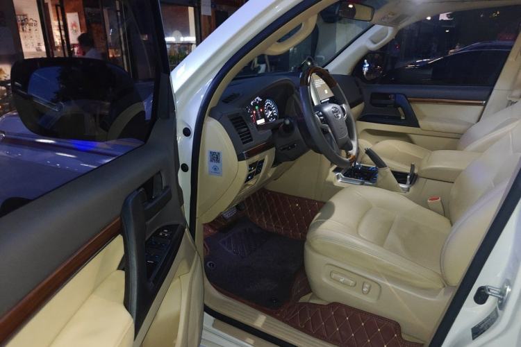 Used Toyota Land Cruiser 2017 4.0L GX-R Sunroof – Middle East Driver Seat