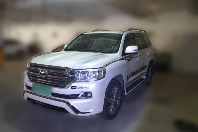 Used Toyota Land Cruiser Toyota Land Cruiser, 4.0-liter gasoline, automatic transmission, five seats