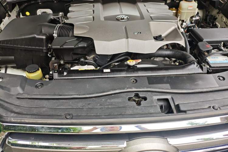 Used Toyota Land Cruiser  Engine Bay