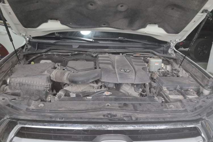 Used Toyota Land Cruiser 2017 4.0L Automatic Parallel Import Engine Bay