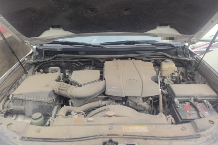 Used Toyota Land Cruiser  Engine Bay