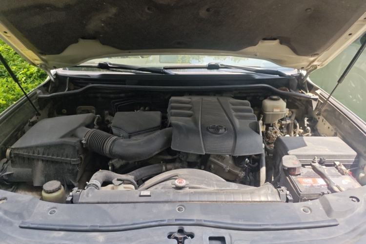 Used Toyota Land Cruiser  Engine Bay