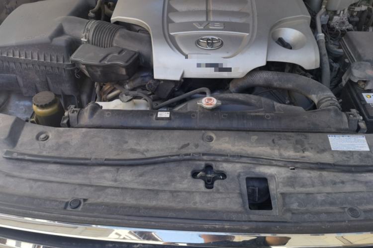 Used Toyota Land Cruiser  Engine Bay