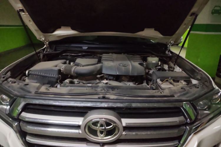 Used Toyota Land Cruiser 2017 4.0L Automatic Parallel Import Engine Bay