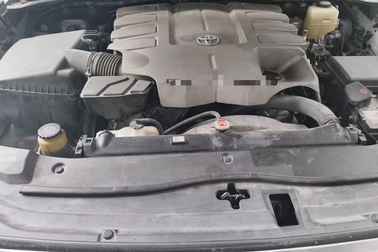 Used Toyota Land Cruiser  Engine Bay