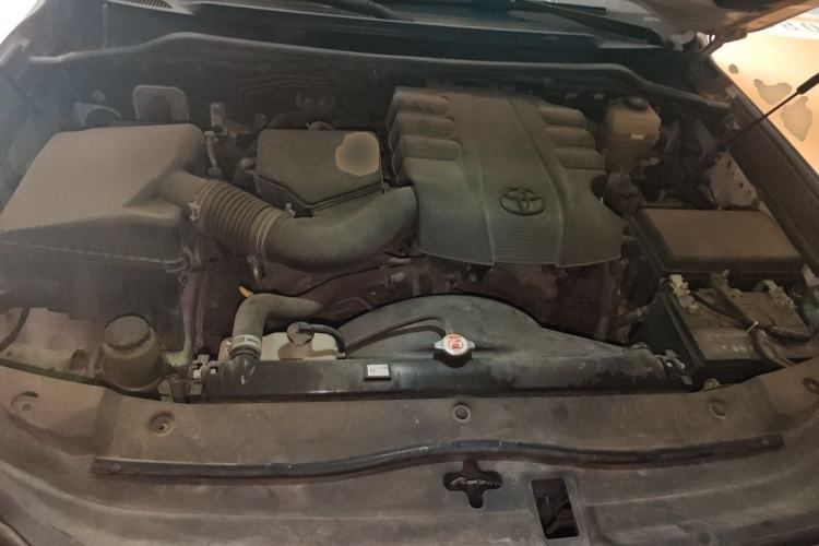 Used Toyota Land Cruiser  Engine Bay
