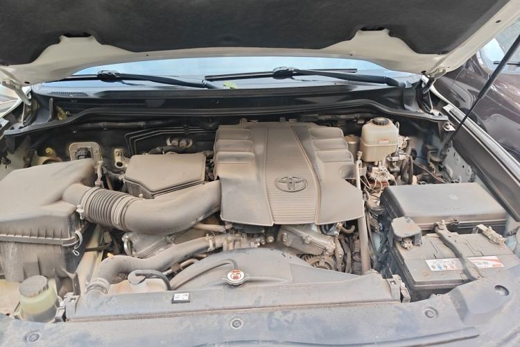 Used Toyota Land Cruiser 2017 4.0L GX 5-Seater U.S. Specification Engine Bay