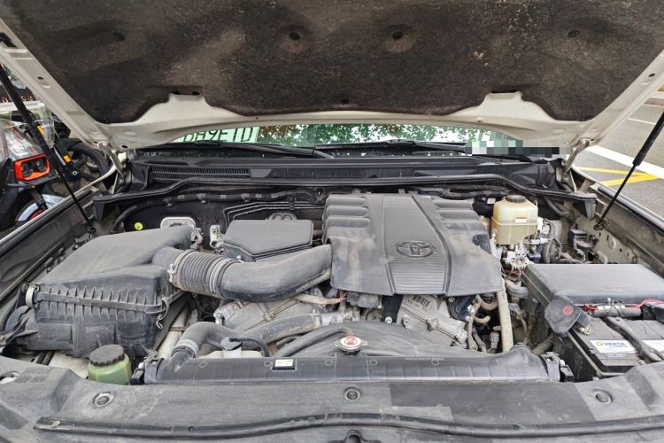 Used Toyota Land Cruiser 2017 4.0L Automatic Parallel Import Engine Bay