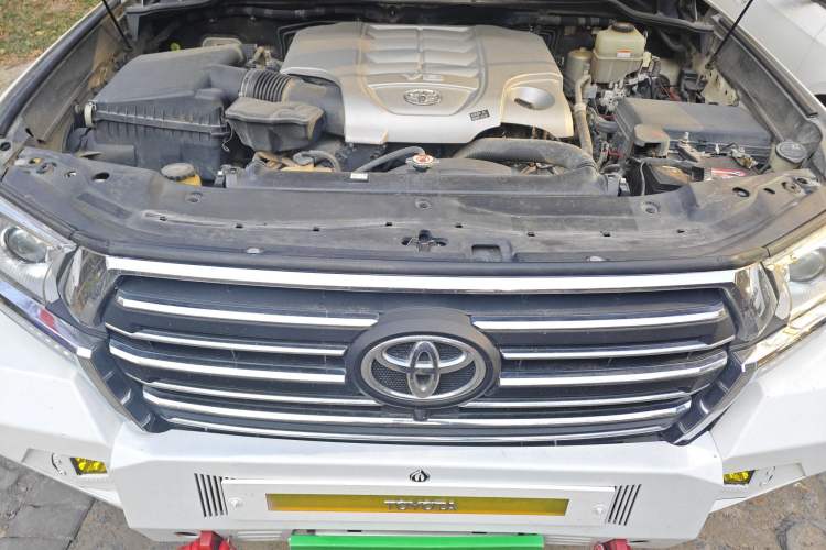 Used Toyota Land Cruiser 2017 5700 Middle East Edition Engine Bay