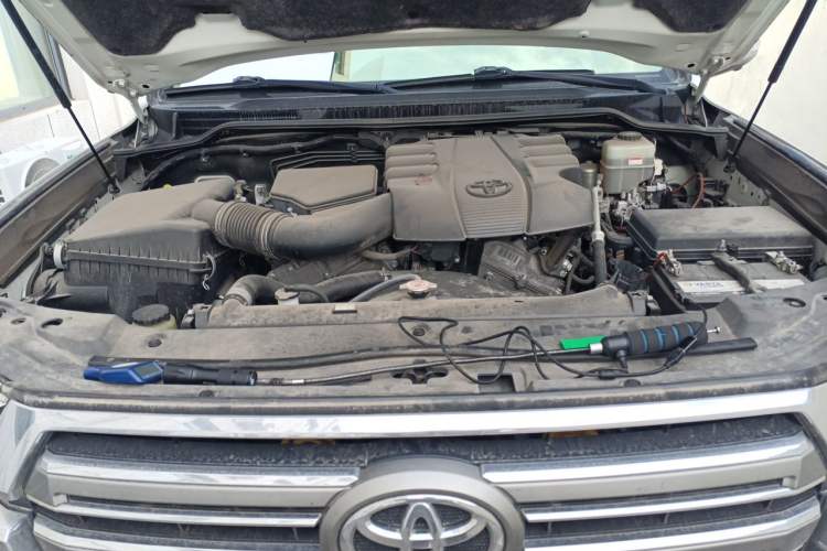 Used Toyota Land Cruiser 2017 4.0L Automatic Parallel Import Engine Bay